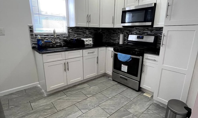 Elmont Apartamento | 2 Bedroom Apartment, Near to Belmont race track and UBS