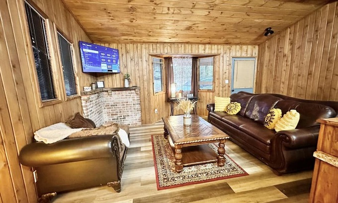 Campobello Cabina | Cozy Bear Den Cabin In Campobello SC
