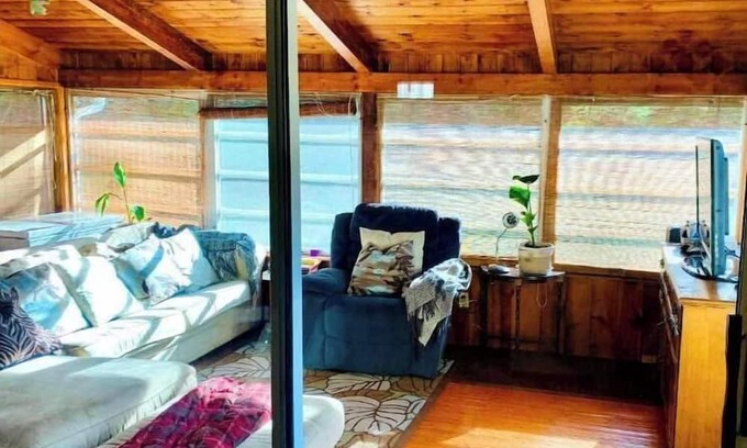 Framingham Casa | Quiet Home in a Safe Metro-west Boston Town