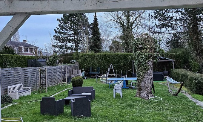 Senlis Casa | Homerez - Nice house for 7 ppl. with garden, terrace and balcony at Senlis