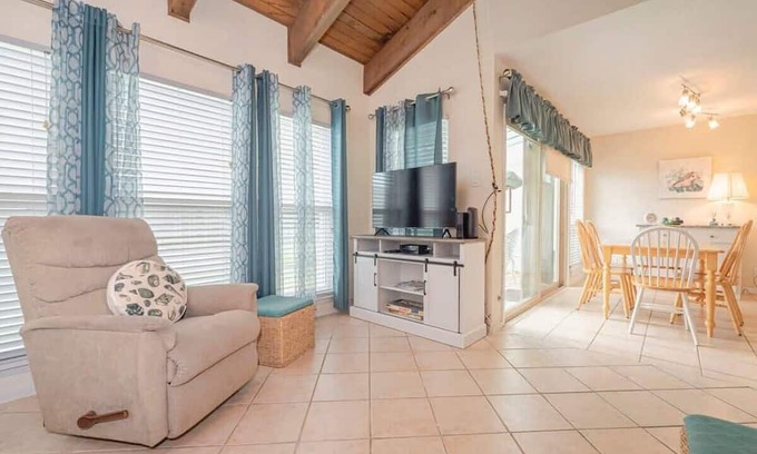 Sailhouse Condominio | Bayfront Shores Summa