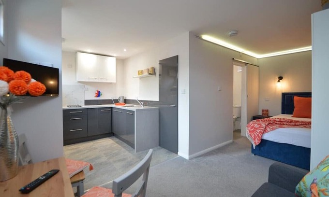 Claypole Apartamento | Studio Open plan double studio Suitable for 1 or 2 adults.