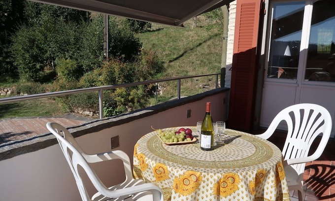 Sainte-Croix Apartamento | Cosy apartment for 6 guests with WIFI, terrace and parking