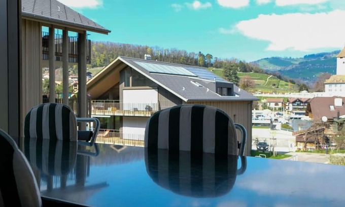 Spiez Apartamento | Nice apartment for 4 guests with WIFI, TV, balcony and parking