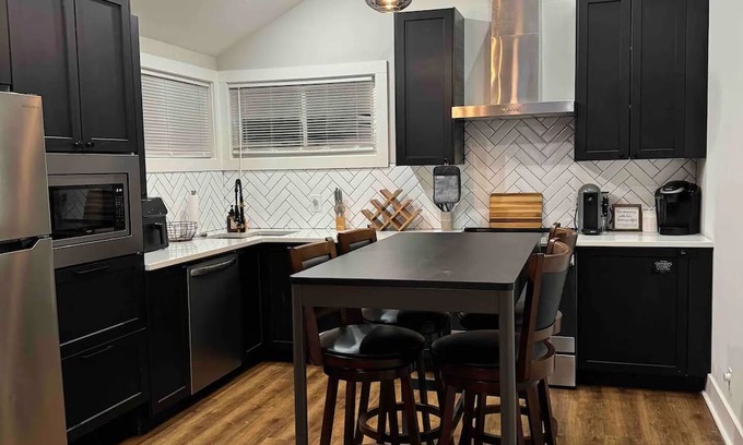 Simpsonville Casa | Downtown Bungalow with king ensuite, coffee station, laundry, & wifi,