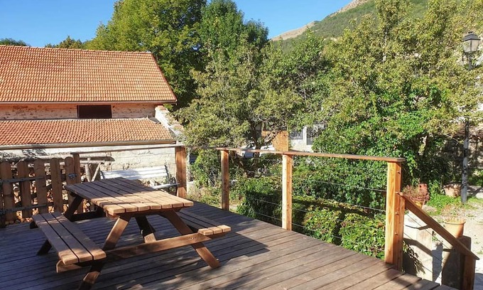 Chateauneuf-d'Oze Casa | Homerez - Big house for 12 ppl. with garden and terrace at Châteauneuf-d'Ozé
