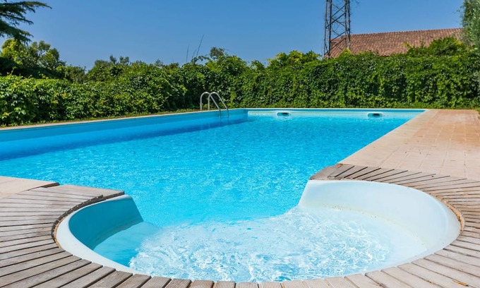 Pescia Romana Apartamento | Lovely apartment for 6 people with pool, WIFI, patio, pets allowed and parking