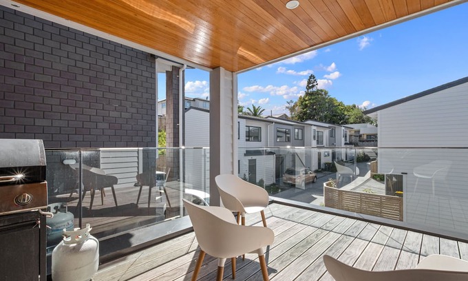 New Windsor Casa | Urban Oasis - West Auckland Townhouse