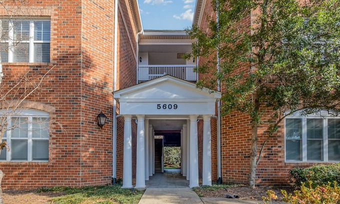 SouthPark Condominio | Sleek & Stylish Condo in Southpark