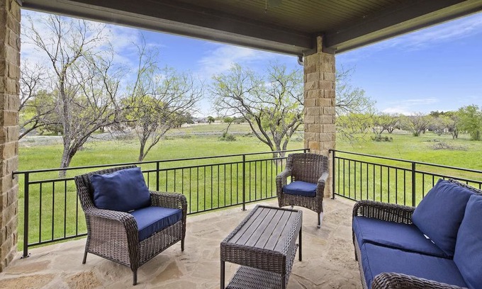 Horseshoe Bay West Casa | HSB West/ Newer Build/ Chic Decor