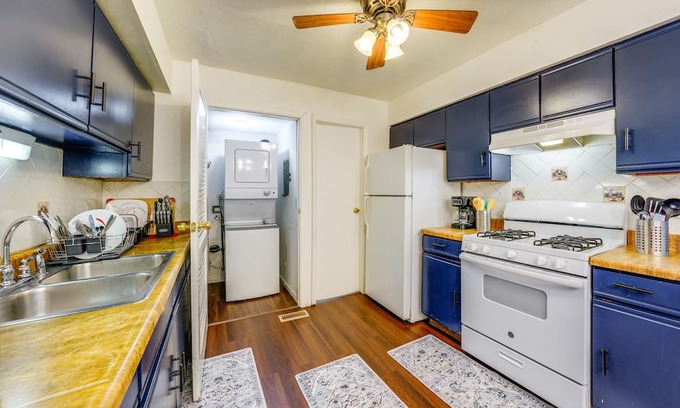 Wasco Casa | Cozy & Quiet Hanover Park Townhome!