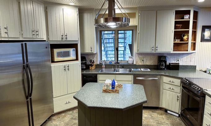 Cook Casa | Beautiful Lakeside Property Perfect for Any Season