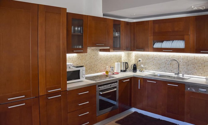 Gastouni Apartamento | Kiki’s 3BD apt. with Citrus Garden & BBQ