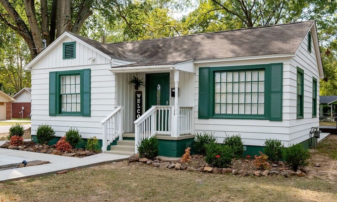 Conway Casa | Minutes to downtown/UCA/Hendrix and main attractions! Pet-Friendly hidden gem!