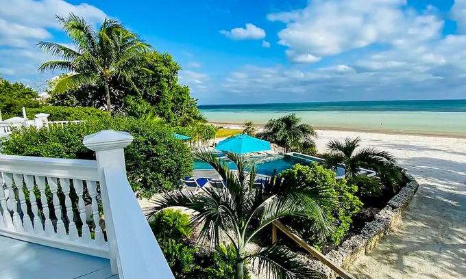 Sugarloaf Key Casa | Dog-friendly oceanfront house with pool & beach access - short drive to Key West