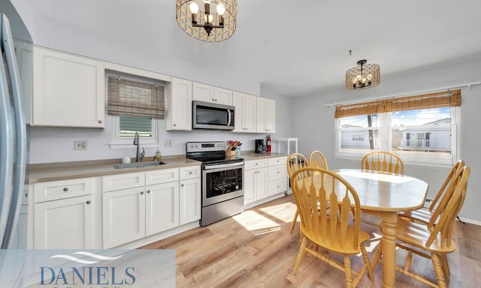 Lower Township Condominio | Bayside Beauty in Wildwood Crest with a large deck, bikes, and beach extras!