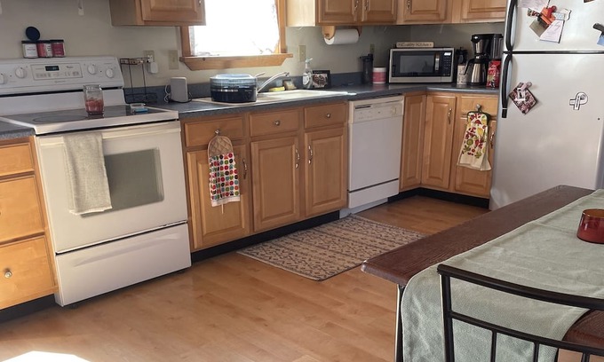 Watertown Apartamento | Watch the eclipse from your own yard! Apartment 10 minuets from Thompson Park!