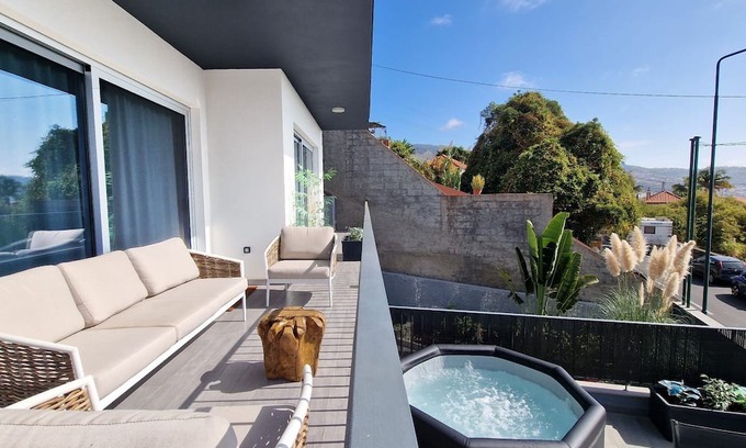 Santo Antonio Casa | 24, The Townhouse by Lovelystay