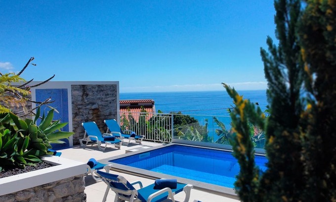 Estrela da Calheta Casa | Casa das Flores by LovelyStay
