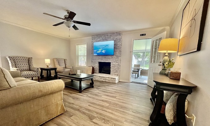 Country Club Estates Casa | Comfort Awaits! Monthly Stay Discount