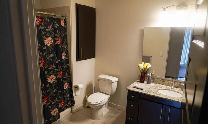 Warner Center Apartamento | Luxury Designed 2 Bedrooms Part Hotel in Woodland Hills CA