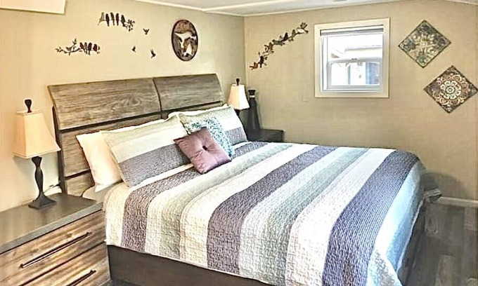 Westcliffe Casa | Right downtown, for family or traveling friends. Patio, grill and dogs allowed!
