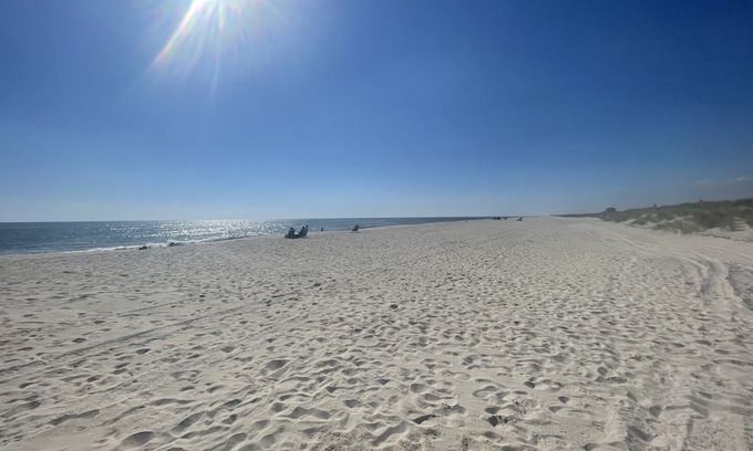 Shirley Apartamento | Dog friendly Summer rental, Memorial to labor day +, yard and pool close2beach