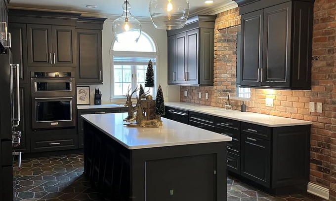 Haslett Casa | Escape to The Shoeman Manor: Your Dream Getaway!