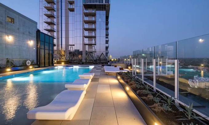 West End Condominio | 6th St Newest Luxury Condo ATX!