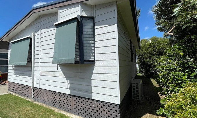 Broadwater Cabina | Budgie Smuggler - Cabin 96 GBHP