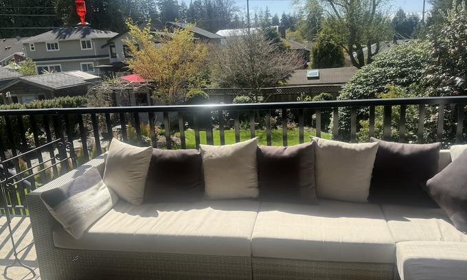 North Vancouver Casa | Private, gorgeous, spacious main house and gardens w/hot tub and dream deck