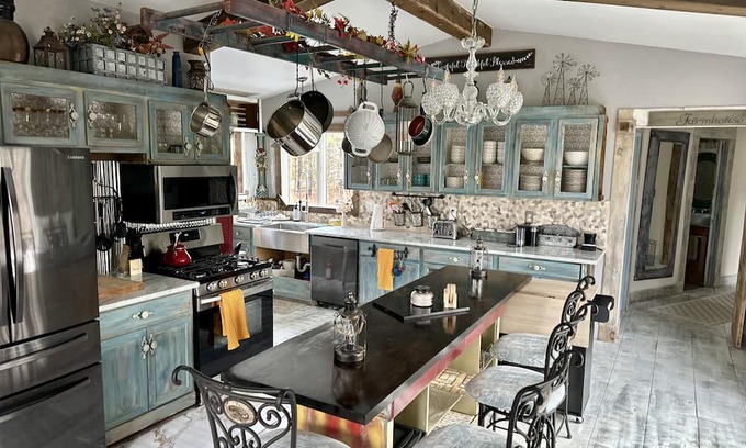 Boston Heights Casa | The Brupoppy Farm & Stay is farm located in the heart of Boston Heights Ohio.