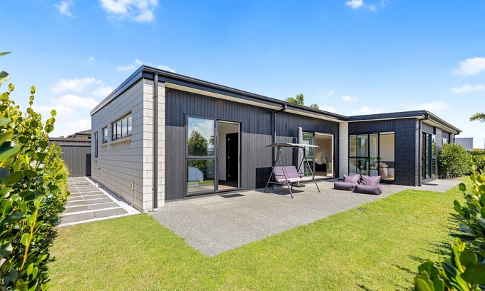 Papamoa Beach Casa | Sol Escape - Papamoa Beach Holiday Home
