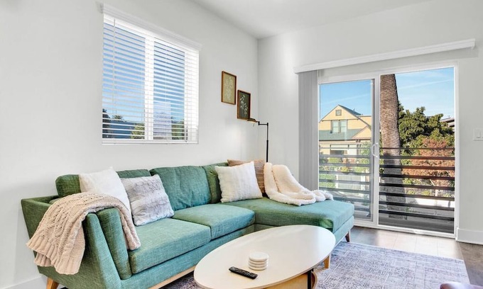 Historic Filipinotown Casa | Newly built luxury condo near Downtown&Hollywood
