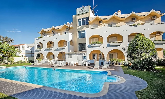 Figueiral Casa | Enjoy a Hassle-Free Stay! 1BR Apartment with Kitchenette, 2 Outdoor Pools!