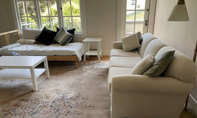 North Berkeley Casa | Spacious North Berkeley Flat In Quiet, Walkable Tree-Lined Neighborhood