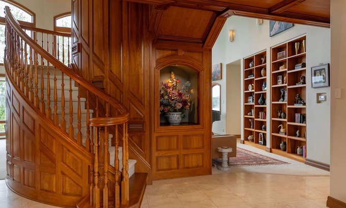 Kingston Casa | Waterview Estate: Luxurious 6 Bd/7 BA | Savvy VRM