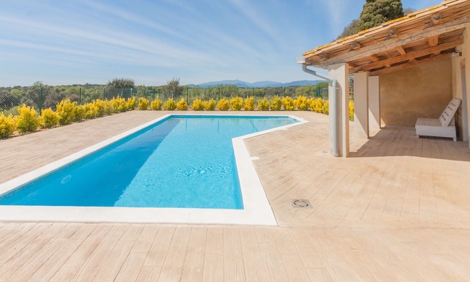 Aiguaviva Cabaña | Masia Catalana, ¡ideal Para una Escapada con Amigos y Família!
