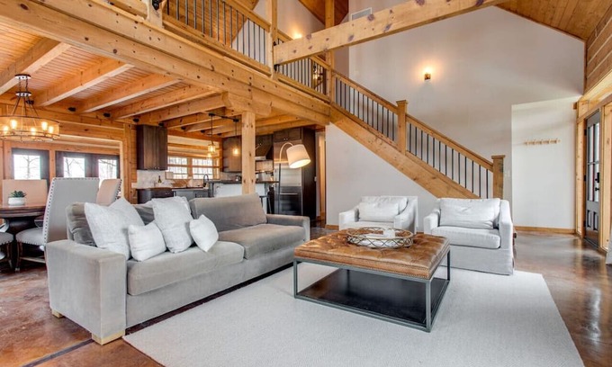 Fairview Cabina | Whispering Woods Lodge: 3BR*Pool Table*7 Acres*