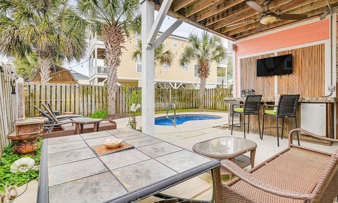 Garden City Villa | Murrells Inlet Villa w/ Pool: Walk to Beach!