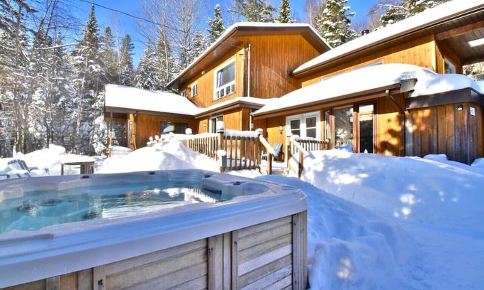 Sainte-Lucie-des-Laurentides Chalet De Esquí | Expériences Acem - SPA + VUE + LAC Avec Embarcations, Kayaks et Pédalos
