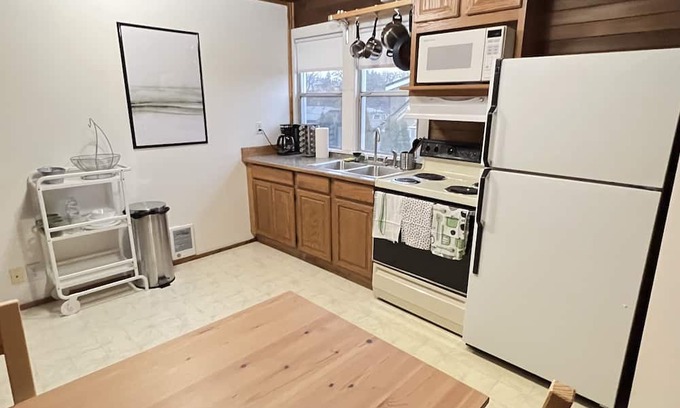 Everett Casa | Cozy cabin stay, 5 minutes from Downtown Everett.