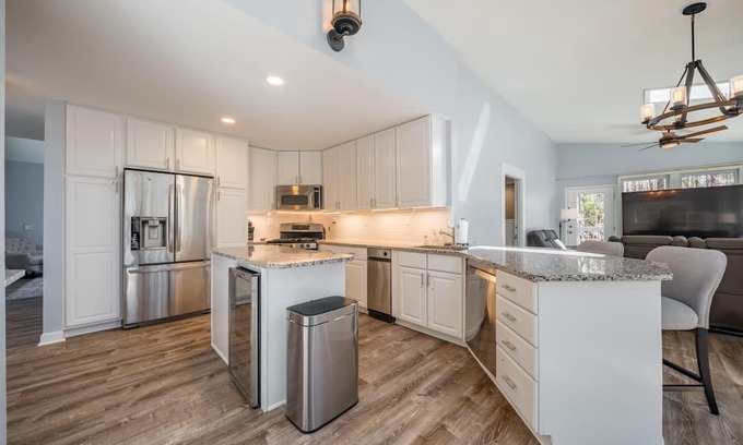 Chapel Hill Casa | Best Location Luxury 3 BD Escape Near Airport