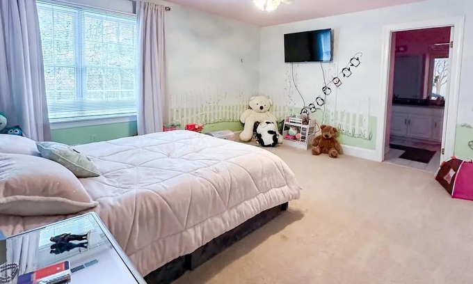 Medford Casa | Lakeside Getaway in Medford, NJ!