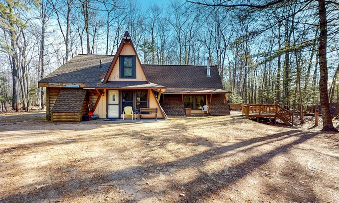 Hazelhurst Casa | Lakefront dog-friendly home with kayaks, rowboat, dock, private lake, & firepit