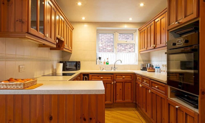 Loughton Casa | Epping Haven with Garden Oasis | Pass The Keys