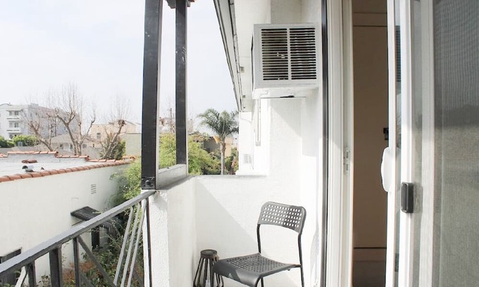 Palms Apartamento | ☆ Gem Apt. in Culver City ☆ Nearby Restaurants, Hotels, Parks, Beach and MORE!