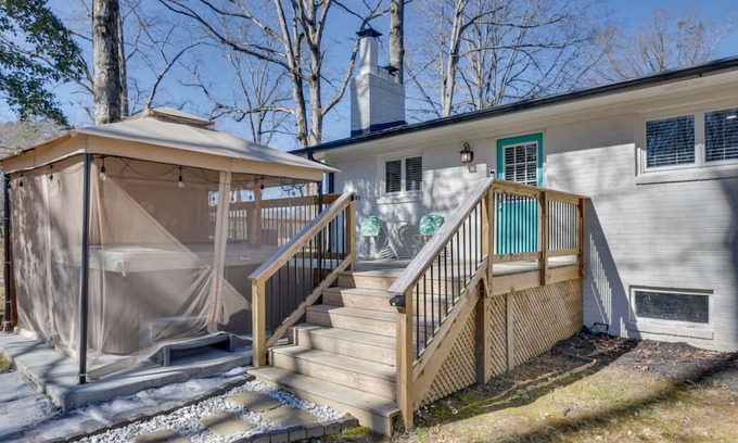Stanly County Casa | 7 Oaks Country Retreat w/ Hot Tub!