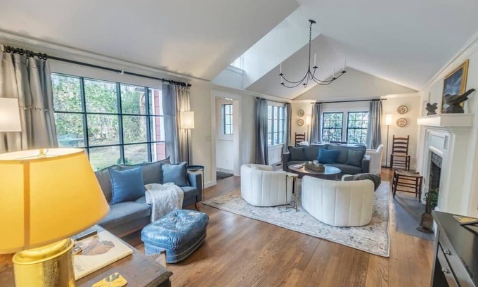 Mirror Lake Casa | Newly renovated! "Wingina Cottage" in Mirror Lake