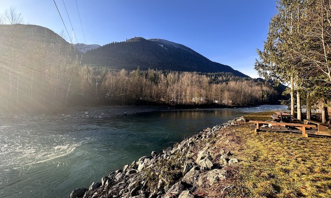 Sardis Casa | 3 Bedroom 2 Bathroom Waterfront Cabin on the River W/ Mini Loft W Fire Pit